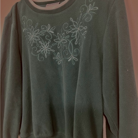 Green Fleece Top By Alfred Dunner. Size PM - Picture 6 of 8